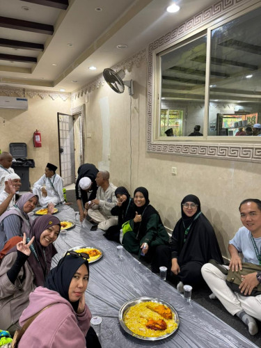 KEBERSAMAAN MAKAN NASI MANDI JAMAAH 8 DESEMBER 2025